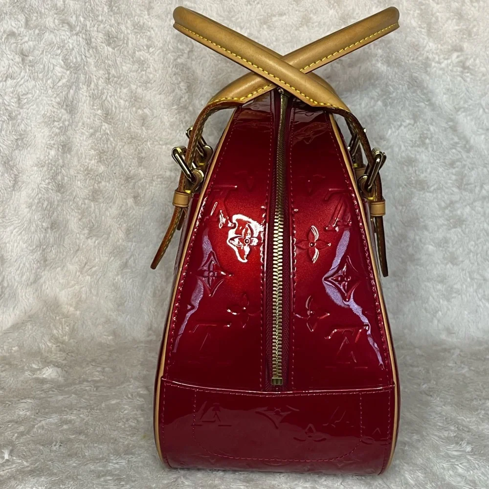 ♥️SOLD♥️ Louis Vuitton Summit Drive Vernis RED - Picture 2 of 12